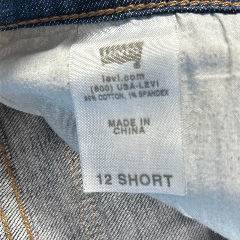 Levi's Perfectly Slimming Boot Cut 512 Jeans
Size 12 short - Picture 3 of 7